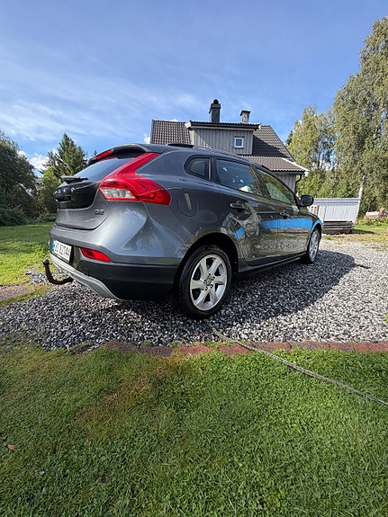 Volvo V40 Cross Country 3 of 10