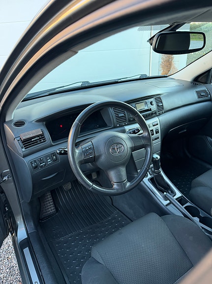 Toyota Corolla 17 of 21