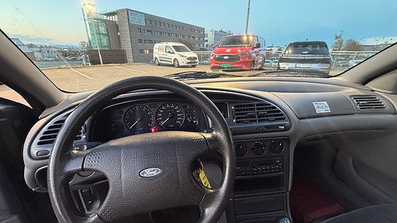 Ford Mondeo 13 of 15