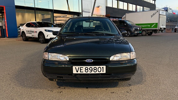 Ford Mondeo 2 of 15