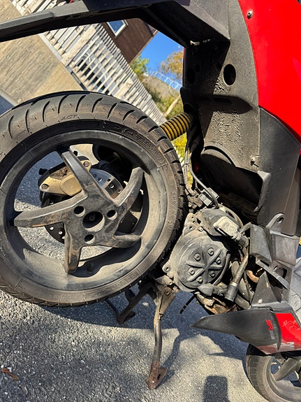Aprilia SR 50 8 of 15
