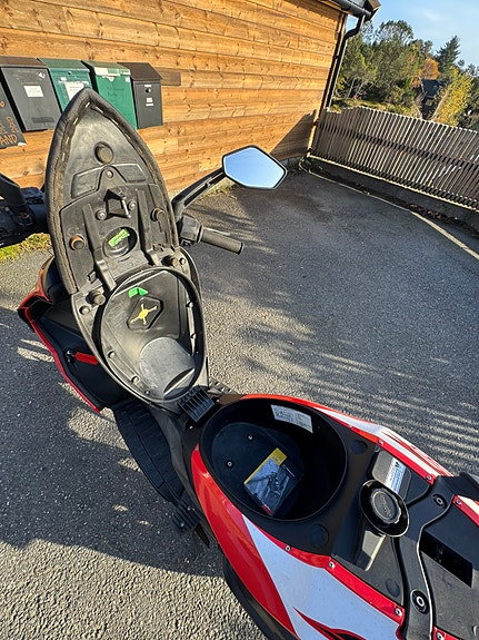 Aprilia SR 50 5 of 15