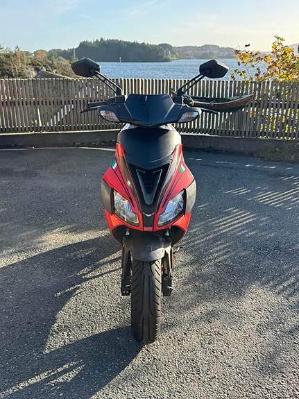 Aprilia SR 50 2 of 15