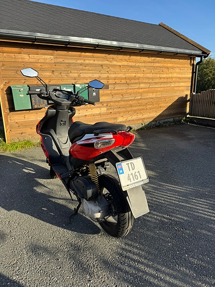 Aprilia SR 50 4 of 15