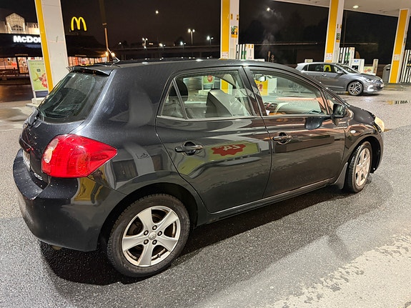 Toyota Auris 3 of 22