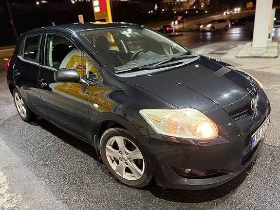 Toyota Auris 2 of 22