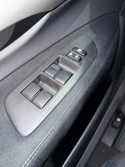 Toyota Auris 10 of 22