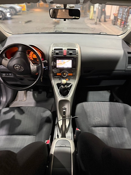 Toyota Auris 8 of 22