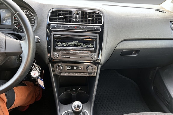 Volkswagen Polo 16 of 30