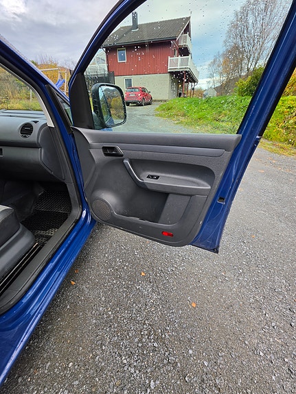 Volkswagen Caddy Maxi 18 of 30