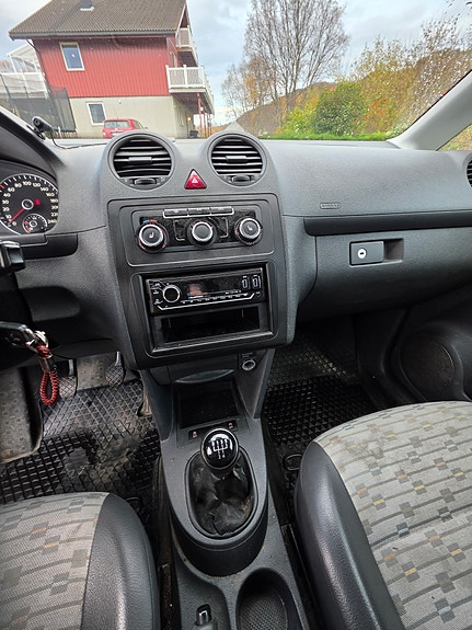 Volkswagen Caddy Maxi 17 of 30