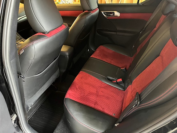 Lexus CT200h 13 of 30