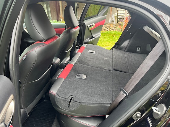 Lexus CT200h 14 of 30