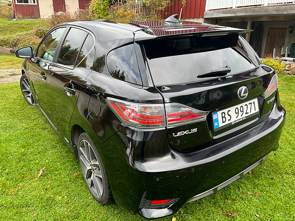 Lexus CT200h 4 of 30