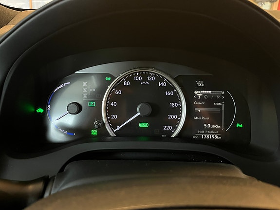 Lexus CT200h 8 of 30