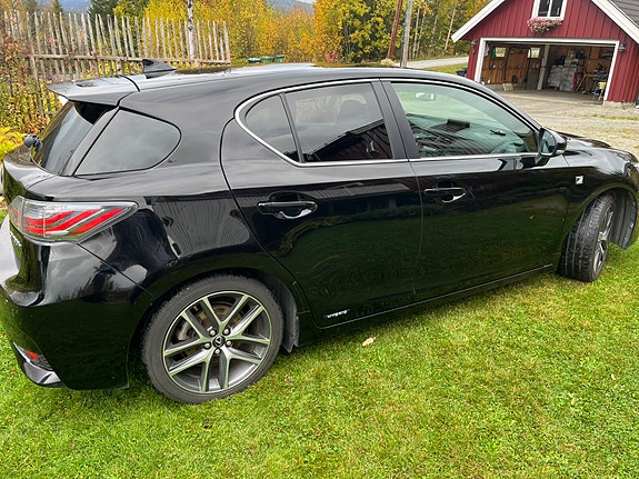 Lexus CT200h 5 of 30