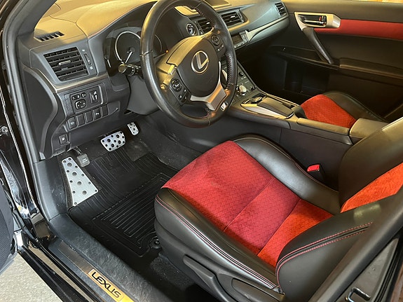 Lexus CT200h 9 of 30