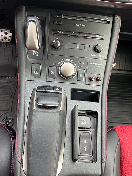 Lexus CT200h 20 of 30