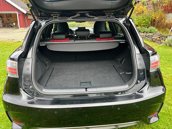 Lexus CT200h 6 of 30