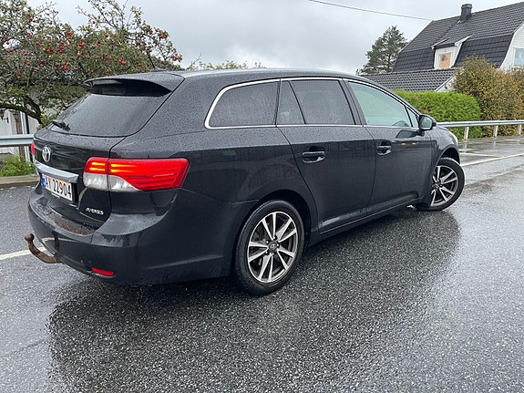 Toyota Avensis 3 of 8