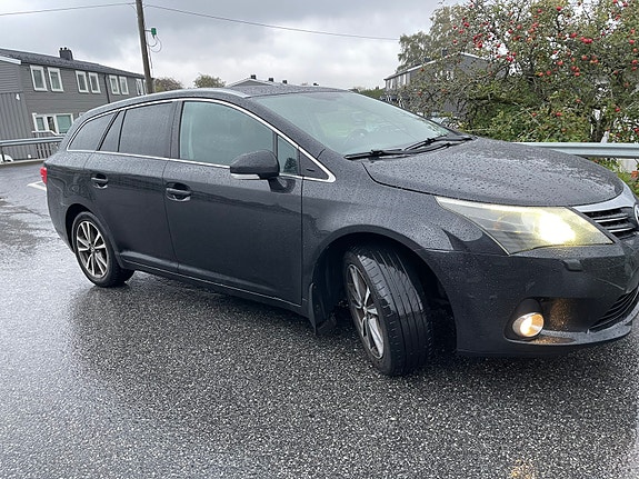 Toyota Avensis 4 of 8