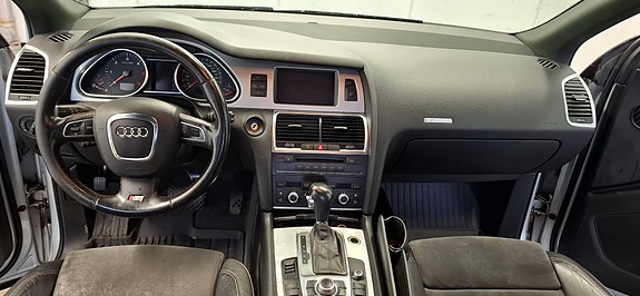 Audi Q7 9 of 23