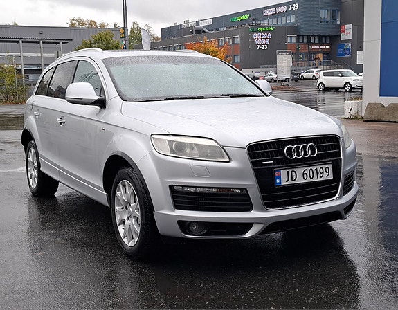 Audi Q7 3 of 23