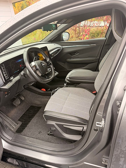 Renault Megane E-Tech 4 of 22