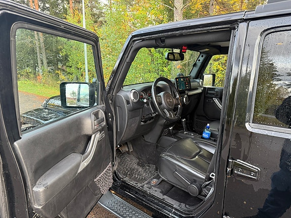 Jeep Wrangler 9 of 12