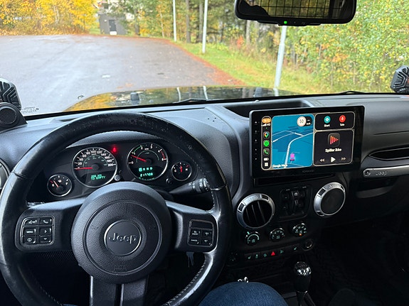 Jeep Wrangler 11 of 12