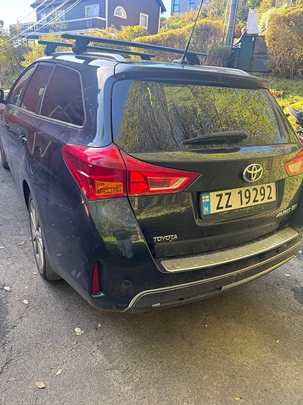 Toyota Auris 2 of 7
