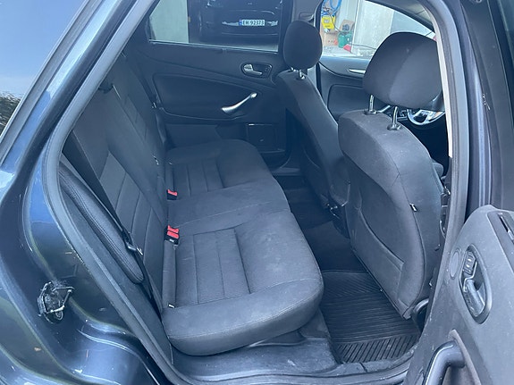 Ford Mondeo 21 of 30