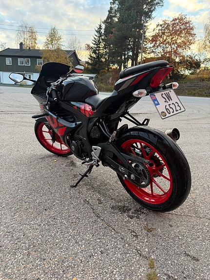 Suzuki GSX-R 125 6 of 9