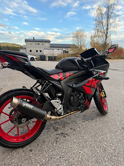 Suzuki GSX-R 125 4 of 9