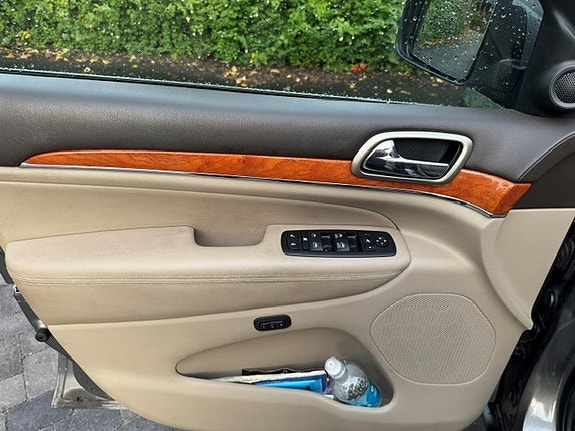 Jeep Grand Cherokee 15 of 16