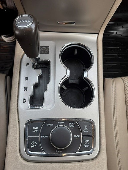 Jeep Grand Cherokee 8 of 16