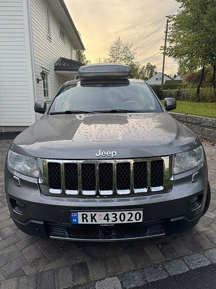 Jeep Grand Cherokee 2 of 16