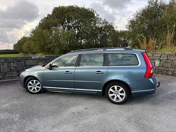 Volvo V70 2 of 10
