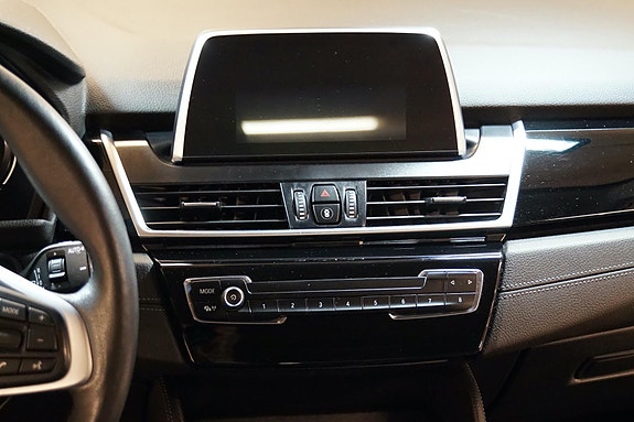 BMW 225xe 27 of 30