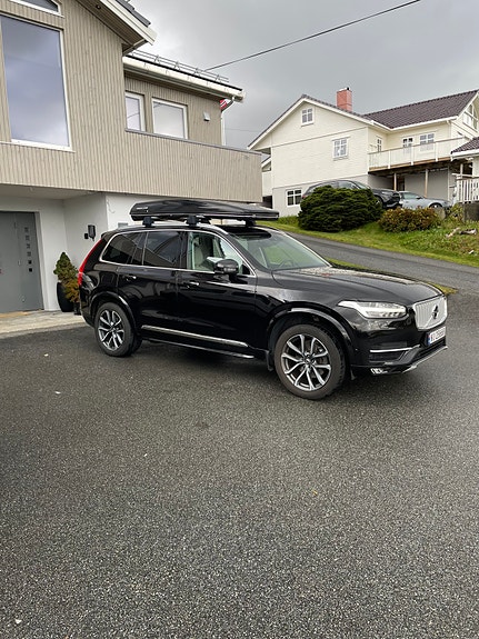 Volvo XC90 2 of 29