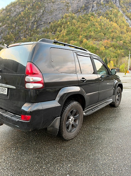 Toyota Land Cruiser 2 of 29