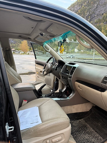 Toyota Land Cruiser 7 of 29