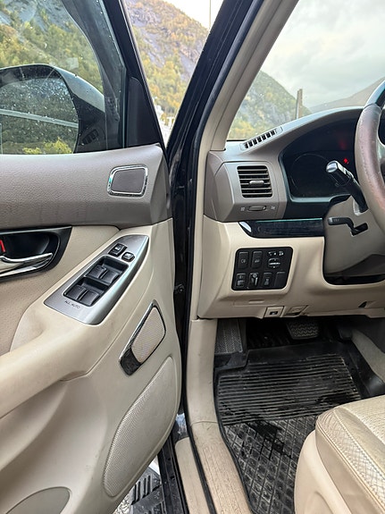 Toyota Land Cruiser 8 of 29