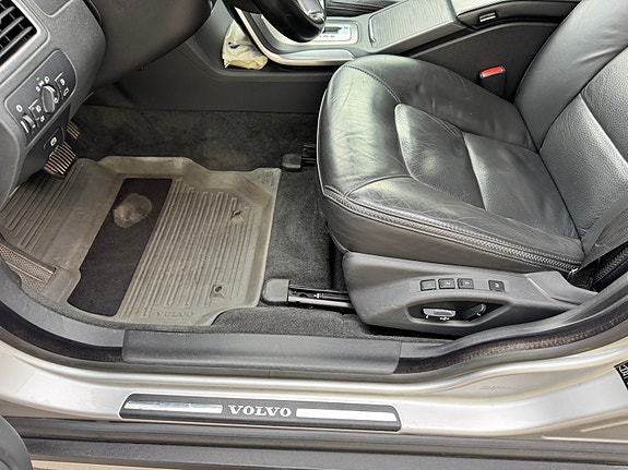 Volvo XC70 12 of 27