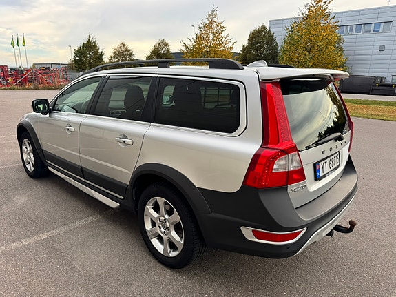 Volvo XC70 2 of 27