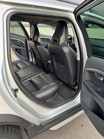 Volvo XC70 15 of 27
