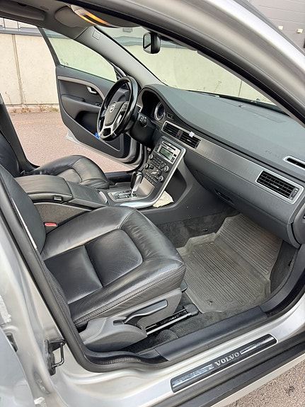 Volvo XC70 11 of 27