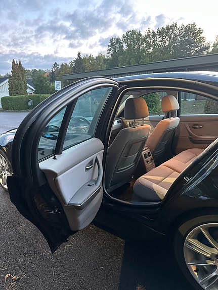 BMW 318i 12 of 17