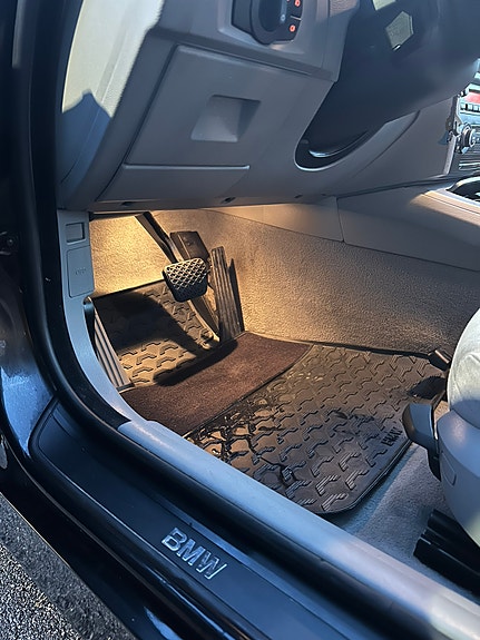 BMW 318i 9 of 17