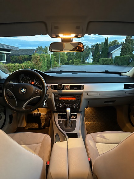 BMW 318i 14 of 17